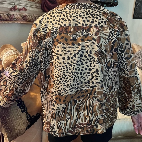 Westbound Woman Brown/Black Animal Print Front Zip Jacket. - Picture 3 of 6